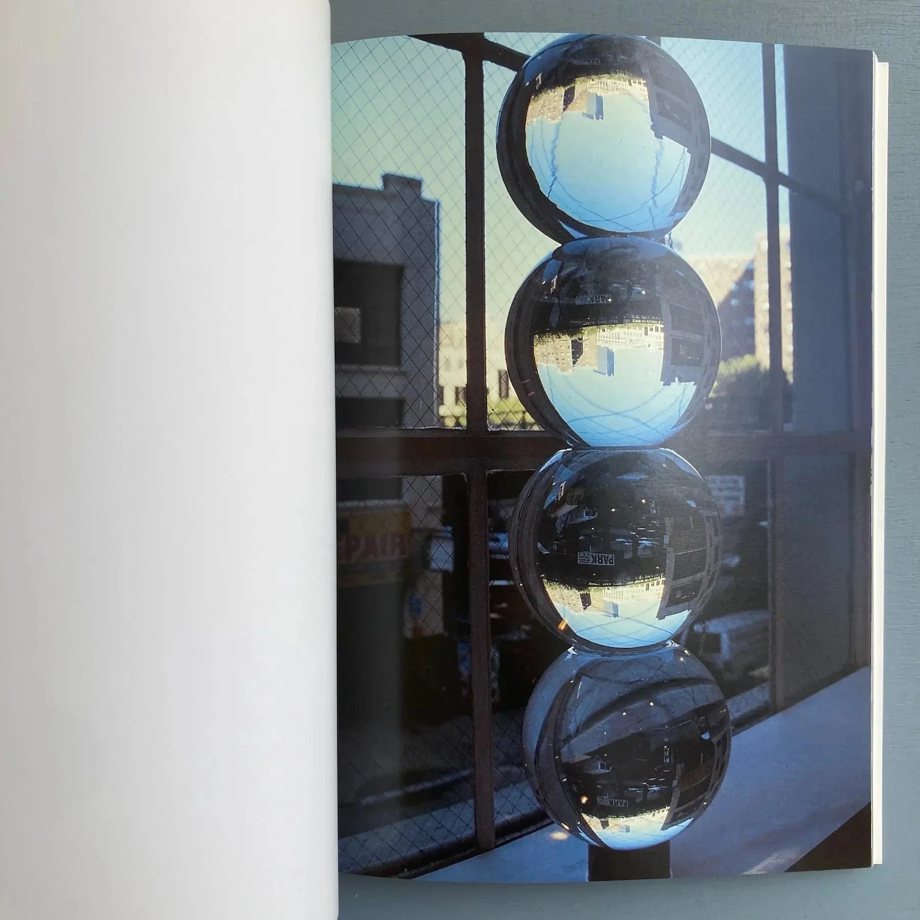 Ann Veronica Janssens - A Different Image in Each Eye - La Lettre volée 1999 - Image 4