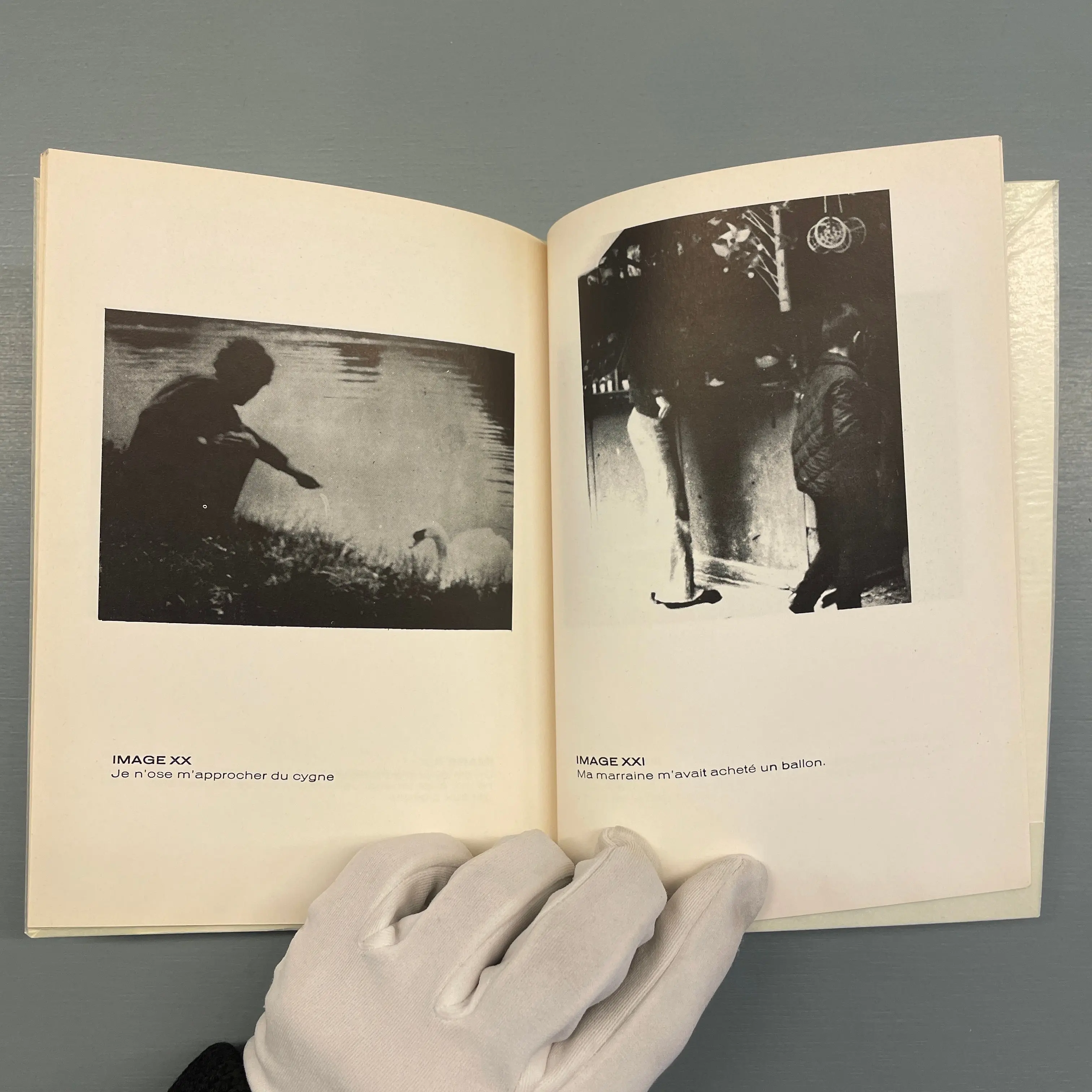 L'album photographique de Christian Boltanski 1948 - 1956 - Edition Hossman et Sonnabend Press 1972 - Image 4