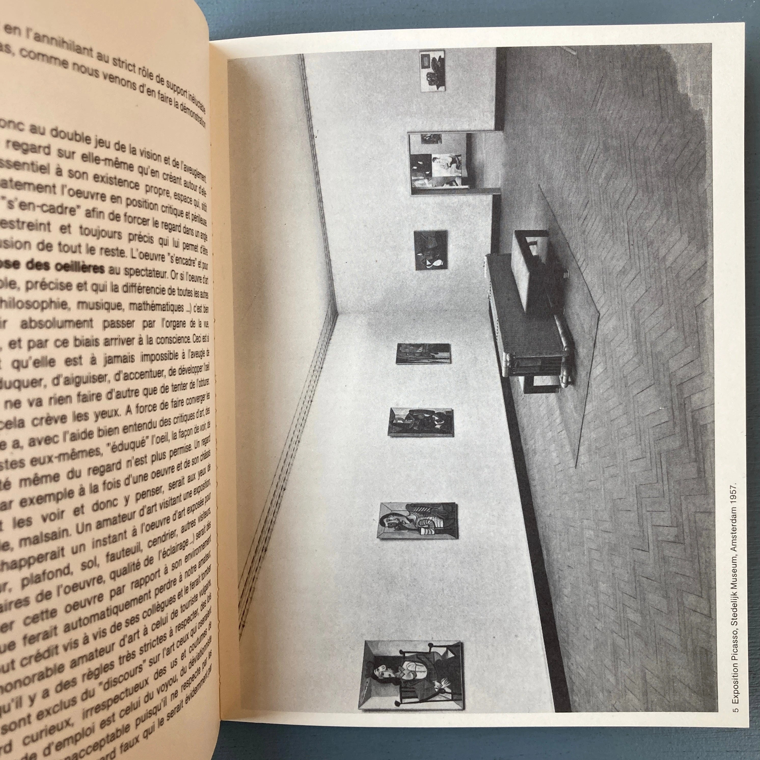 Daniel Buren - Von Da An / A partir de là - Städtisches Museum Mönchengladbach 1975 - Image 7
