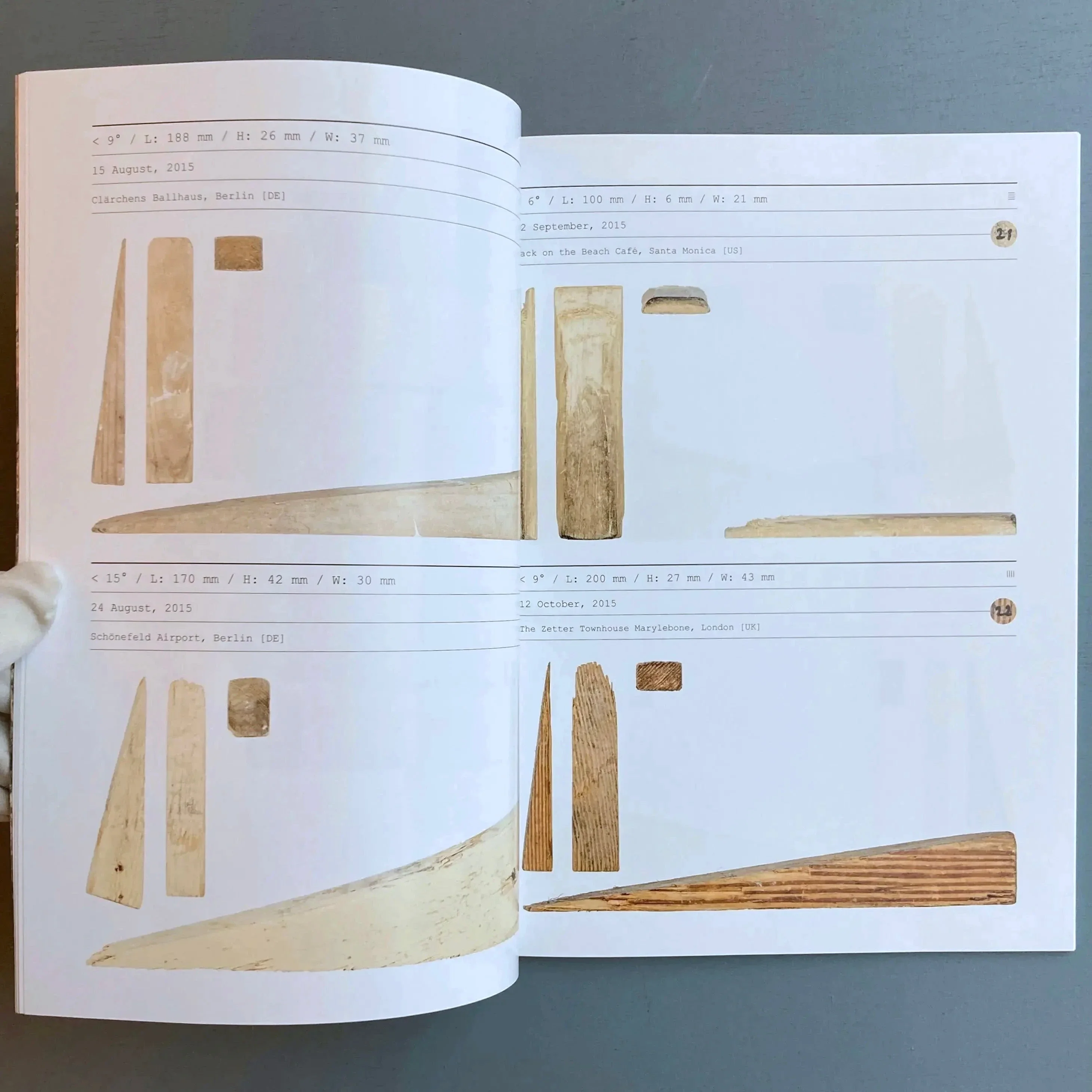 Gabriel Kuri - < - Triangle books 2020 - Image 5