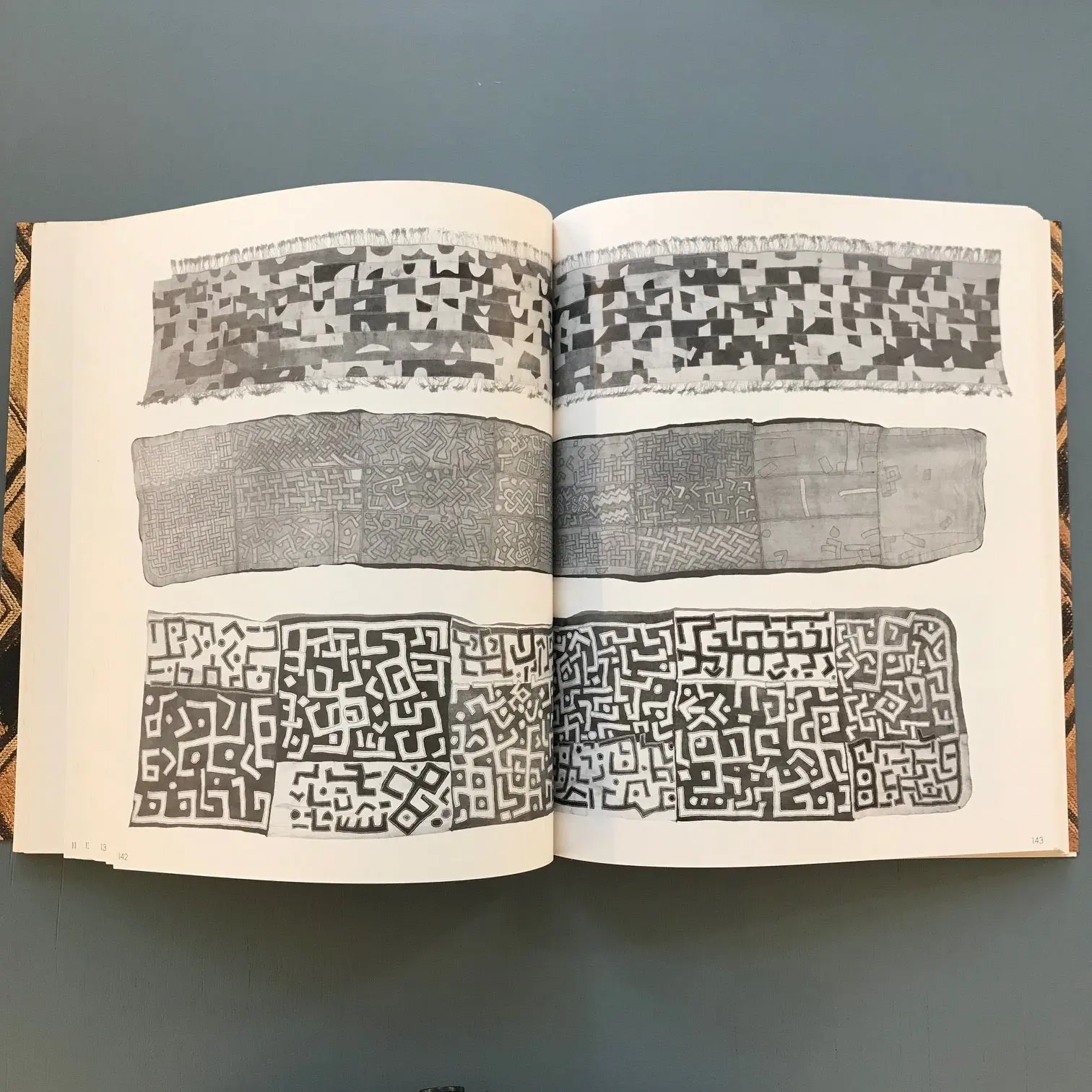 Georges Meurant - Dessins Shoowa, Textiles africains du Royaume Kuba - Crédit Communal 1986 - Image 6