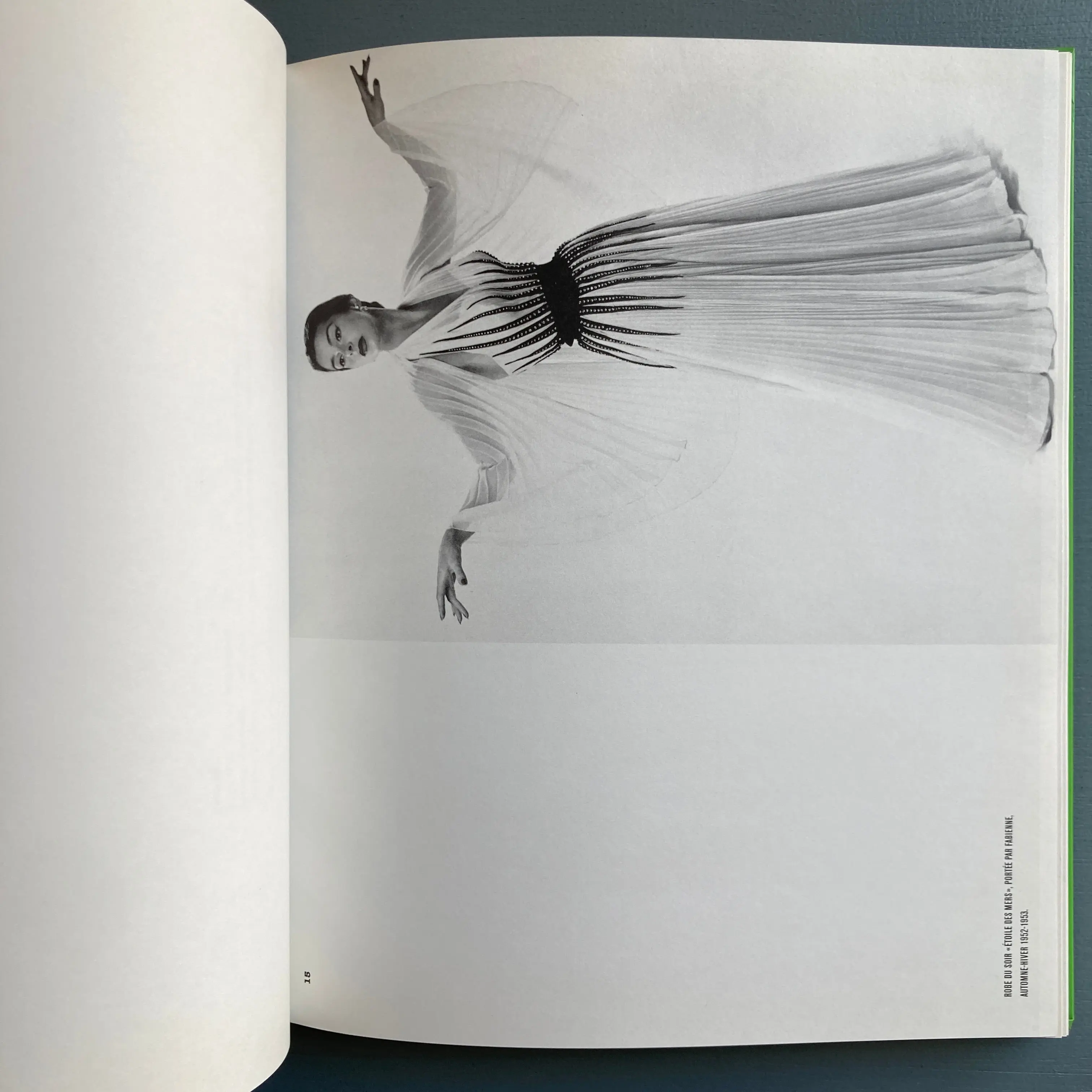 Madame Carven Grand Couturier - Exhibition catalogue - Galliera Paris 2002 - Image 2
