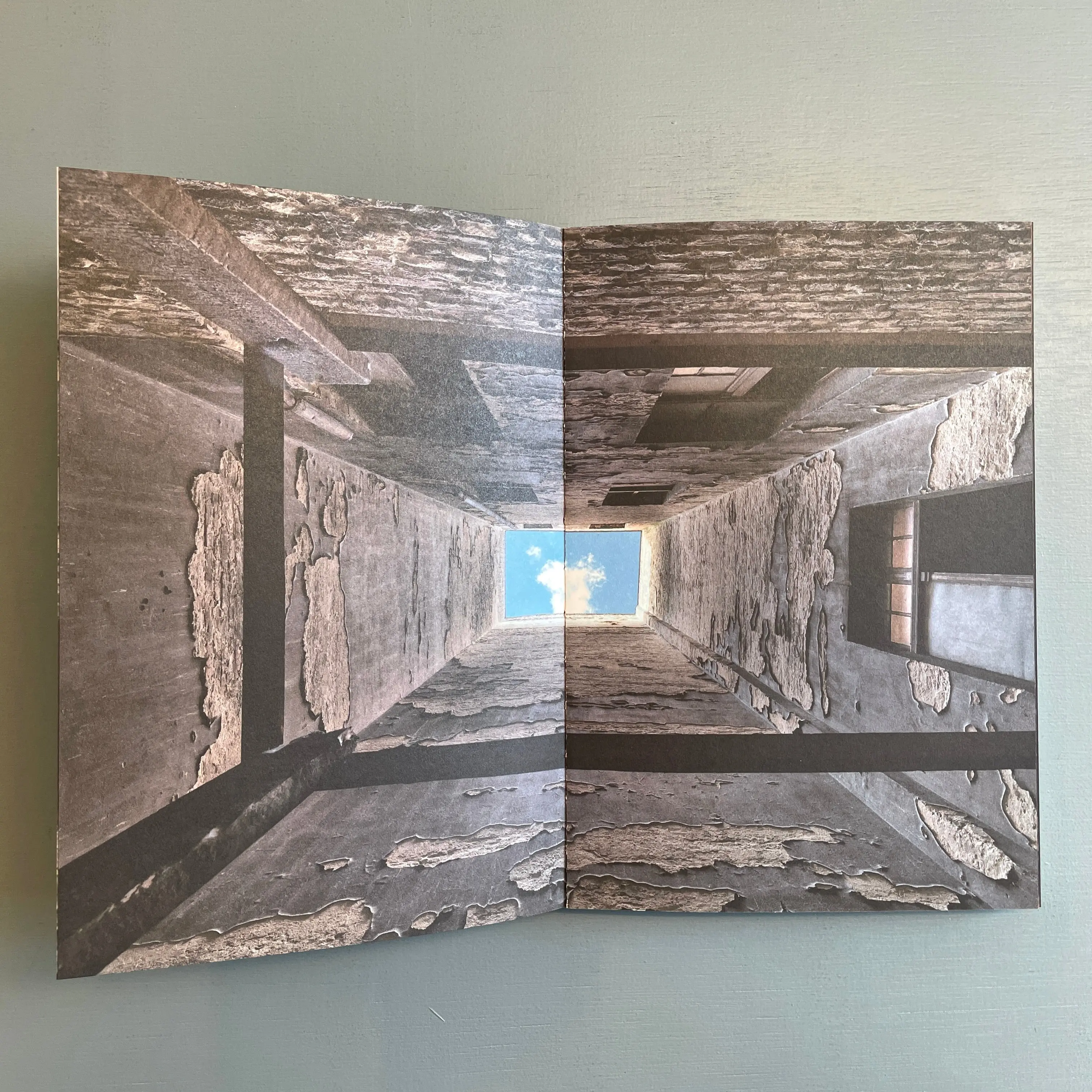 Mike Nelson - Space That Saw - Neugerriemschneider / Koenig Books 2013 - Image 5