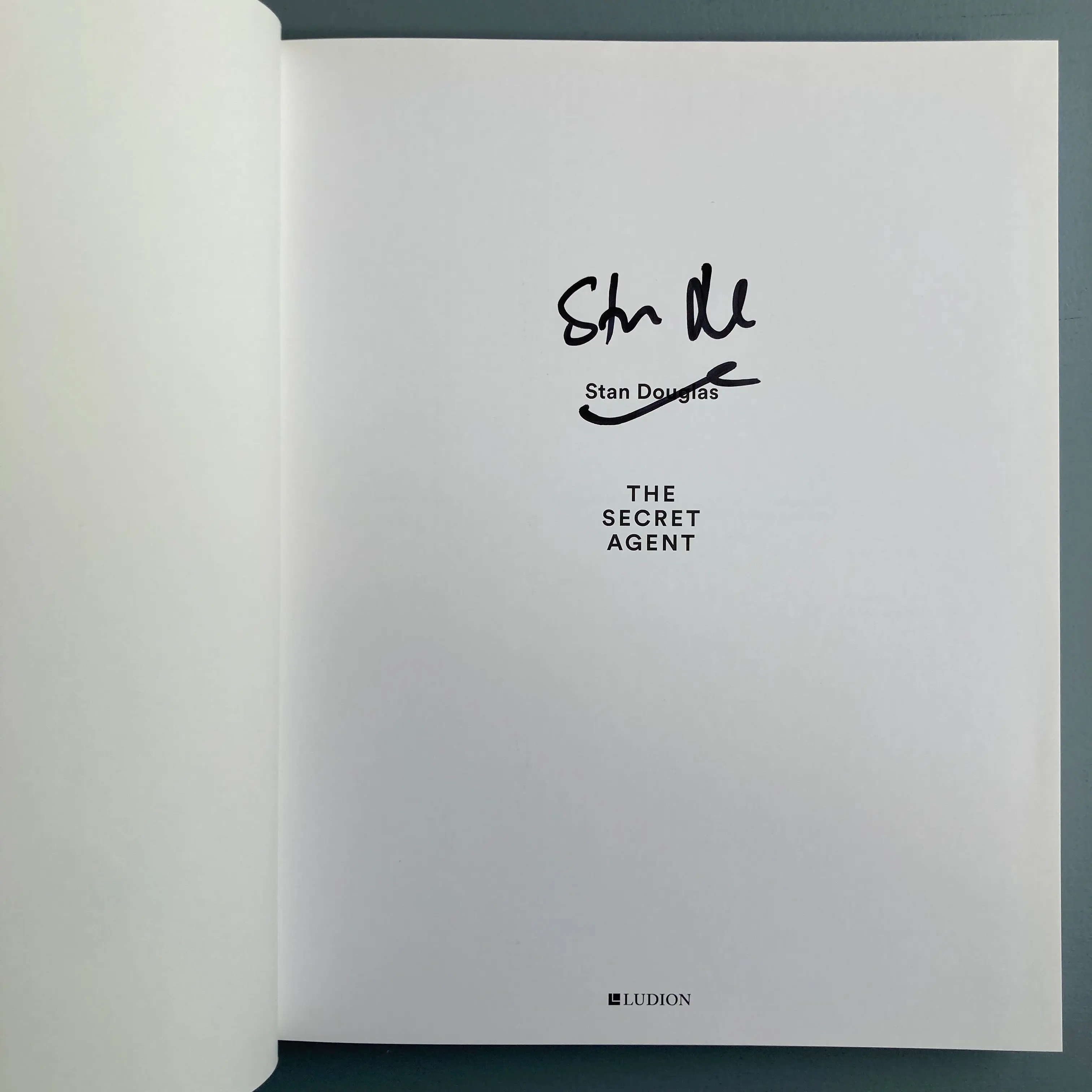Stan Douglas - The Secret Agent (signed) - Ludion 2015 - Image 3