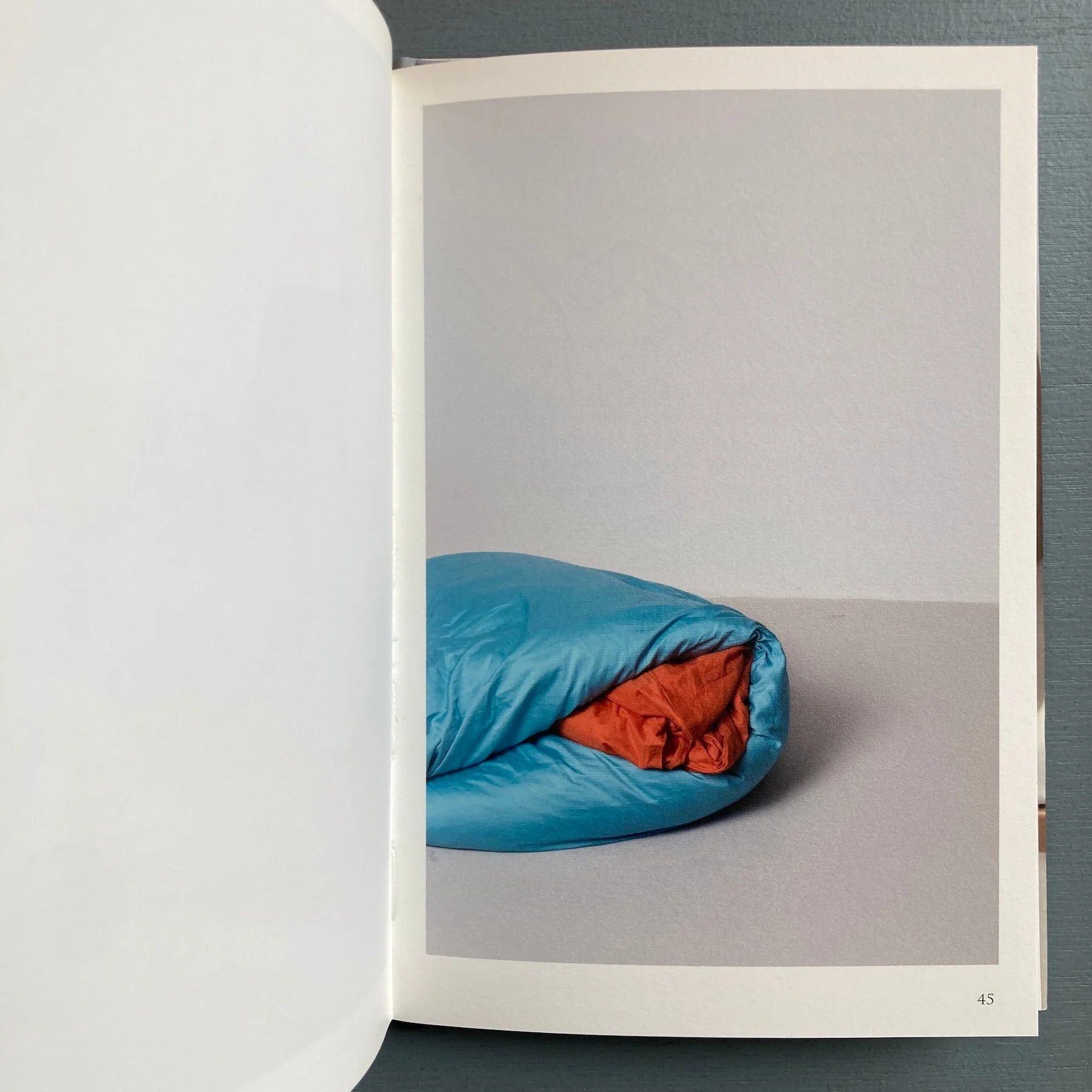 Topology in bed by Chi Tsai Ni: a selection of bed sculptures from his younger days - Nos:books 2015 - Image 7