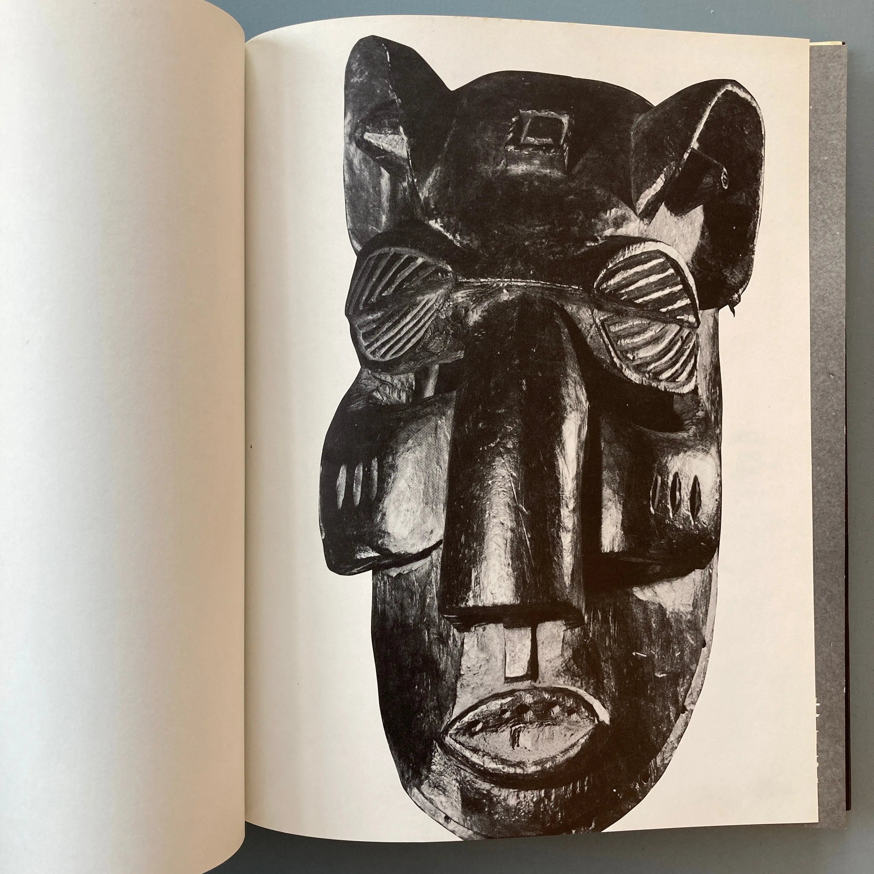 Werner Gillon - Collecting African Art - Studio Vista / Christie's 1979 - Image 2