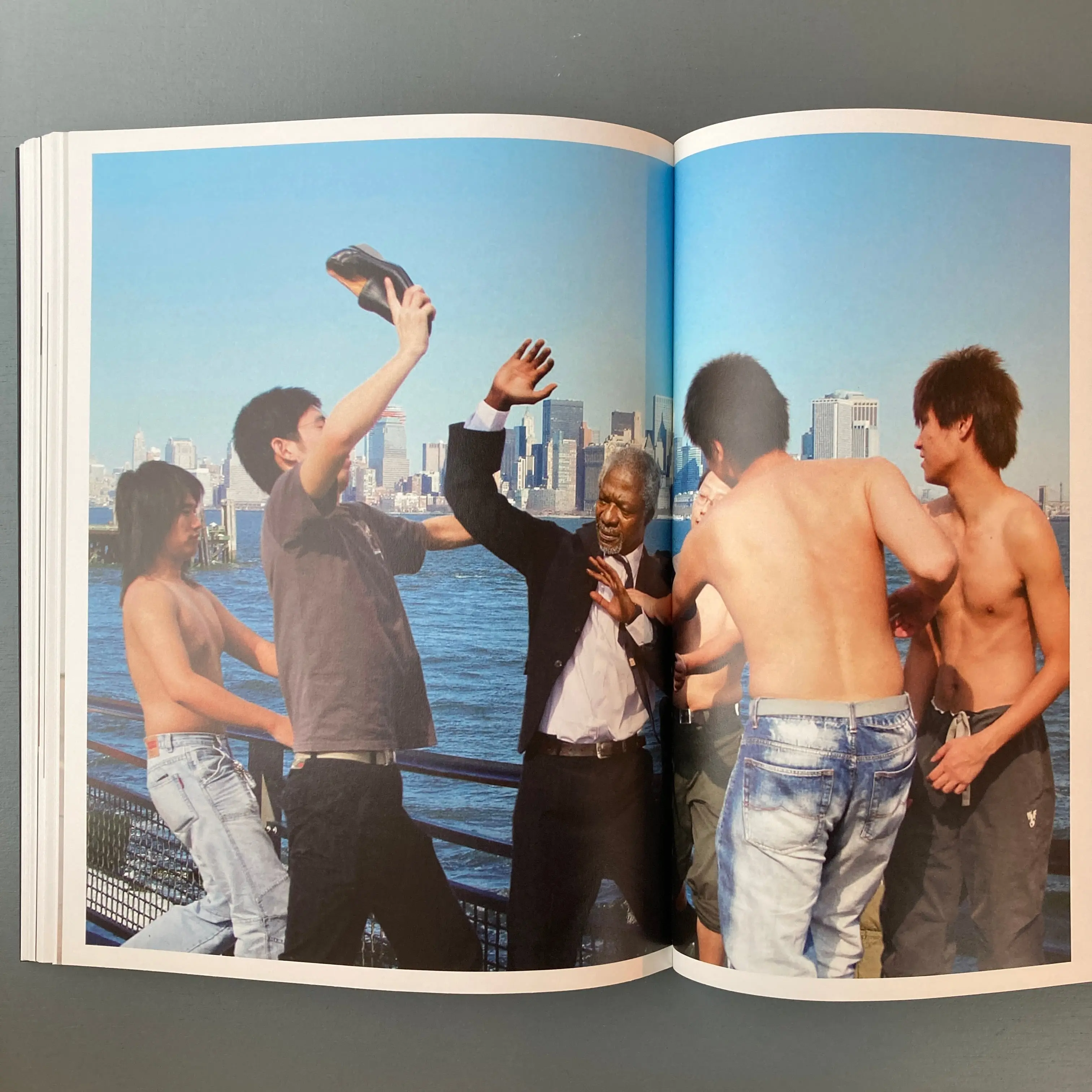 Xu Zhen - DISTANZ 2014 - Image 10